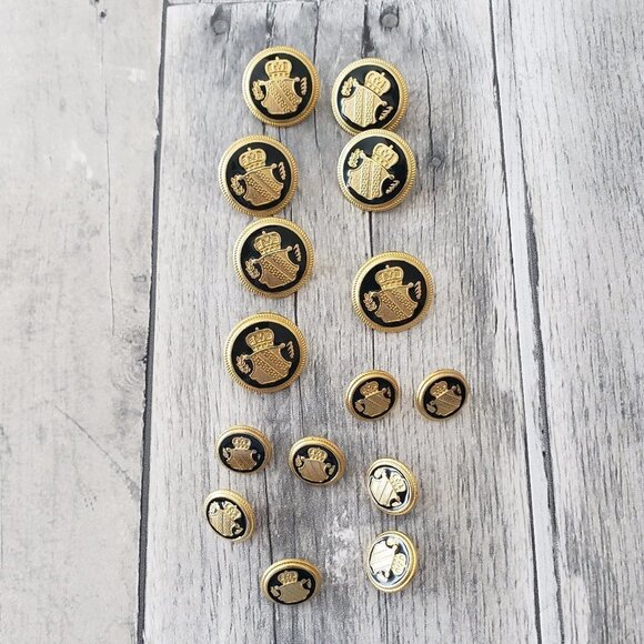 Vintage Gold Metal With Green Enamel Detail Crest Buttons - Picture 1 of 5